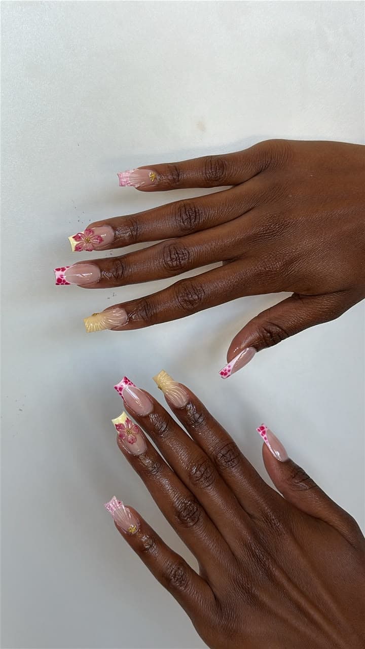 Elegant floral nail art